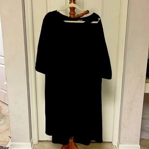 Black plus Kari Lyn Dress (2x) with keyhole on left side/3/4 sleeve